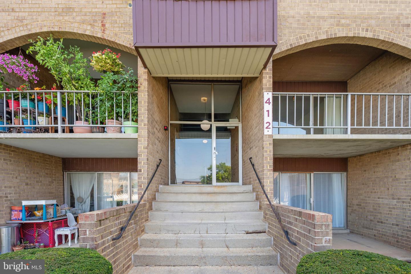 412 Girard St #204 Property Photo 3