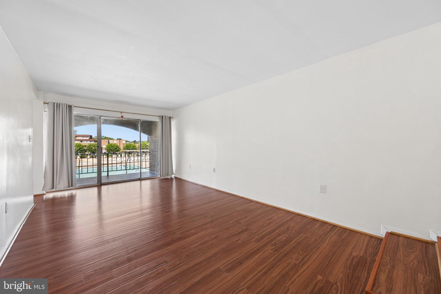 412 Girard St #204 Property Photo 8