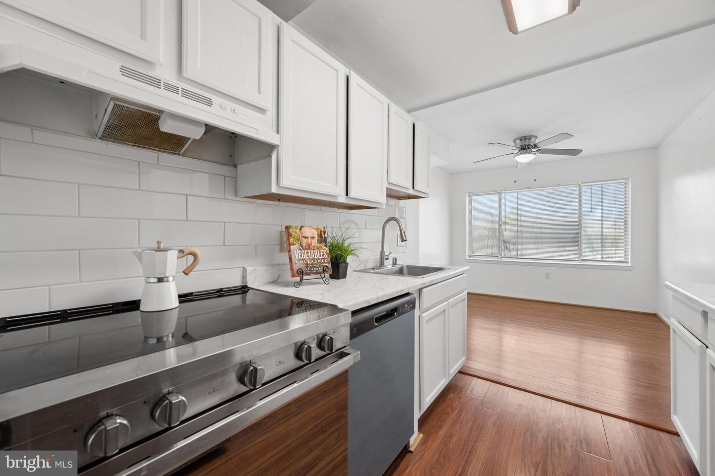 412 Girard St #204 Property Photo 18