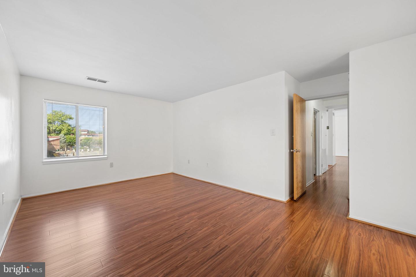 412 Girard St #204 Property Photo 26