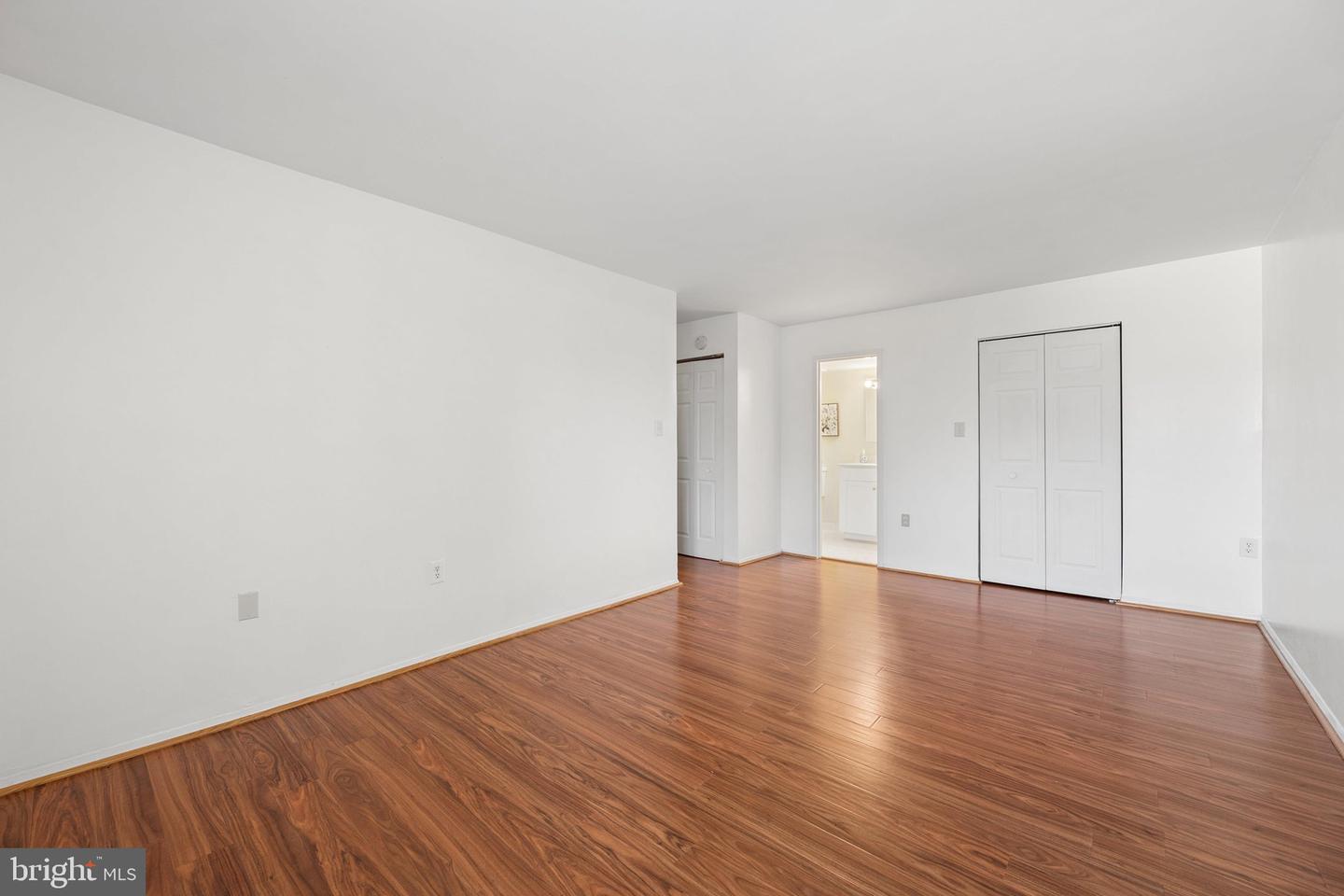 412 Girard St #204 Property Photo 27