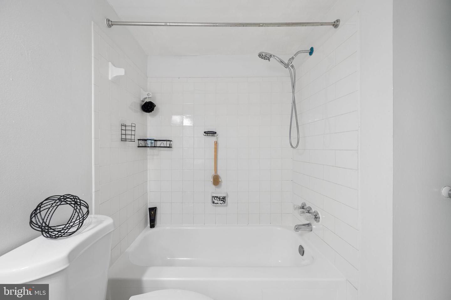 412 Girard St #204 Property Photo 33