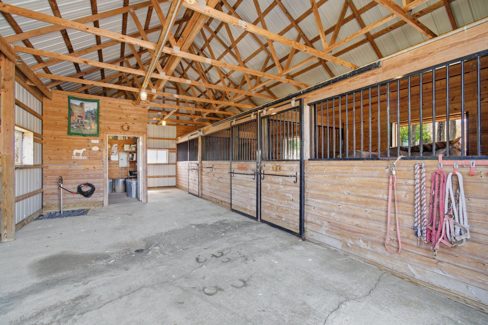 18905 Celebrity Ln Property Photo 7