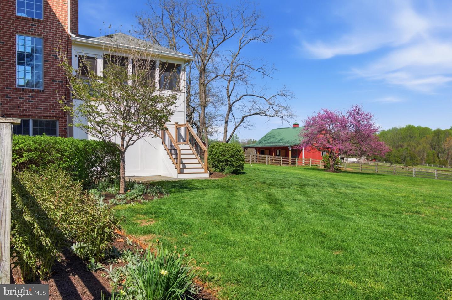 18905 Celebrity Ln Property Photo 14