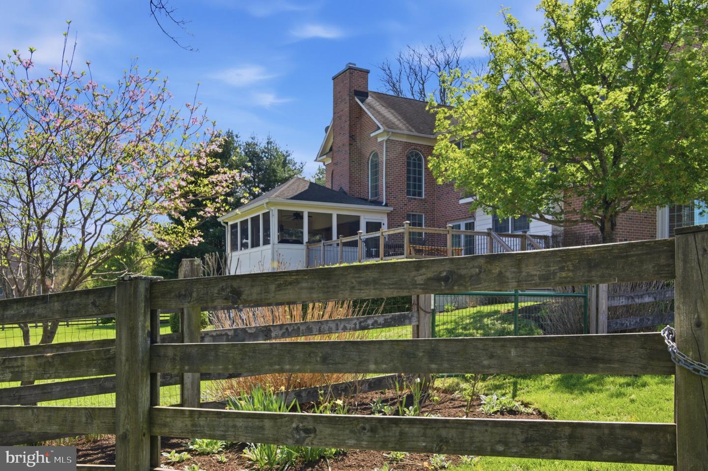 18905 Celebrity Ln Property Photo 15