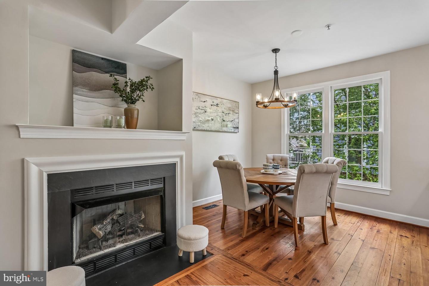 246 Hart Mews Property Photo 6