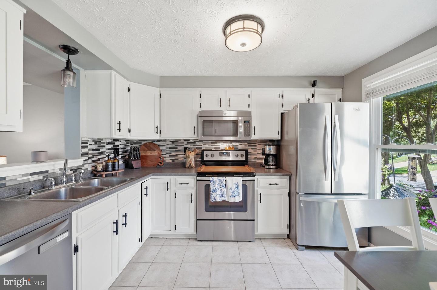 7402 Tarfside Ln Property Photo 3