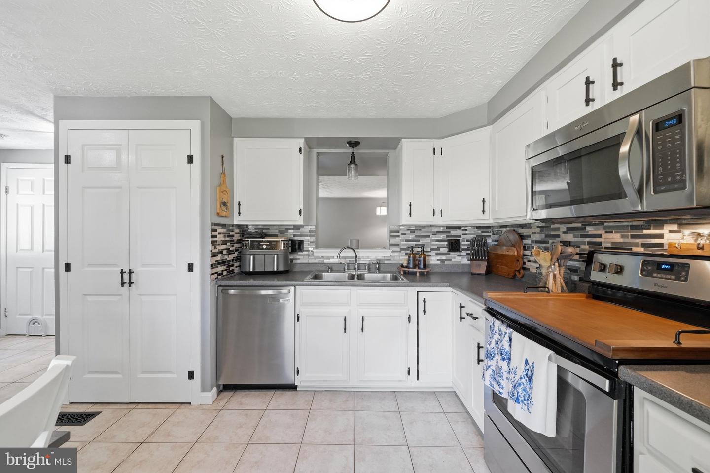 7402 Tarfside Ln Property Photo 6