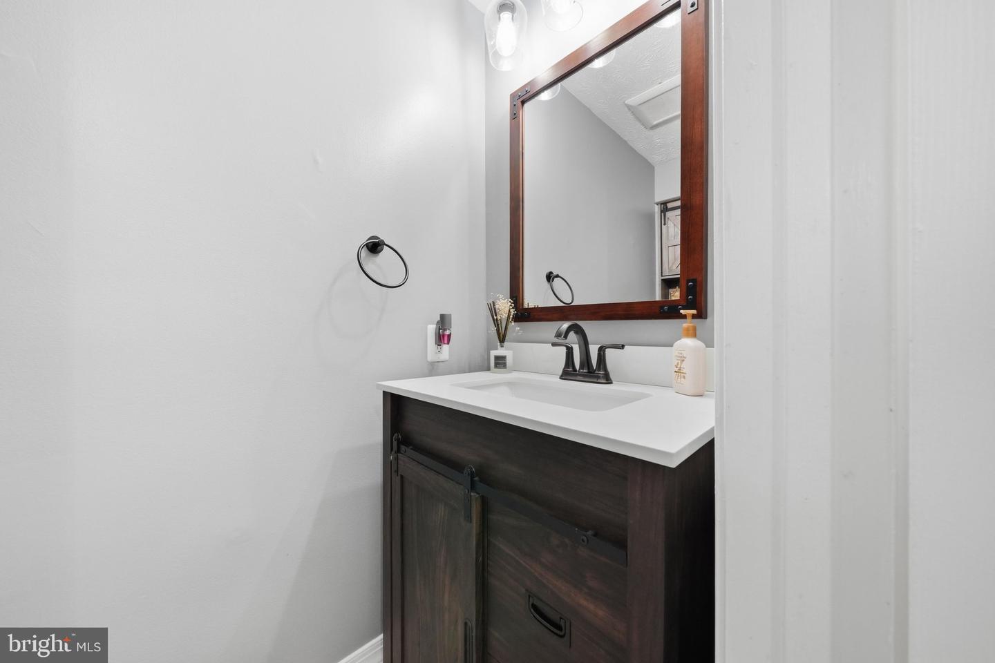 7402 Tarfside Ln Property Photo 12