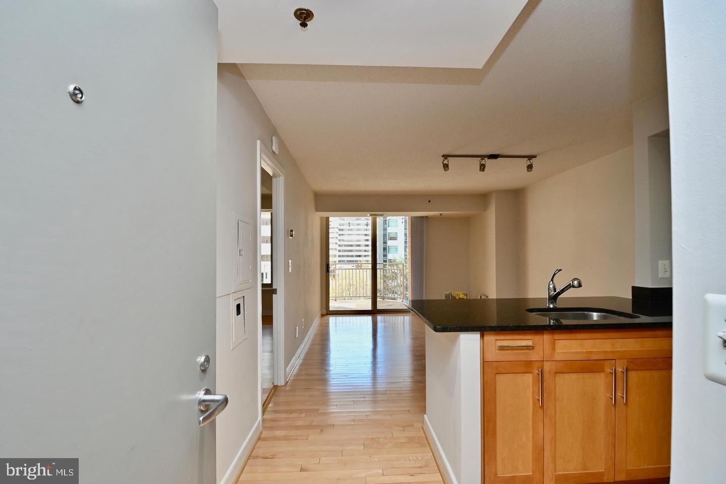 7500 Woodmont Ave #s712 Property Photo 6
