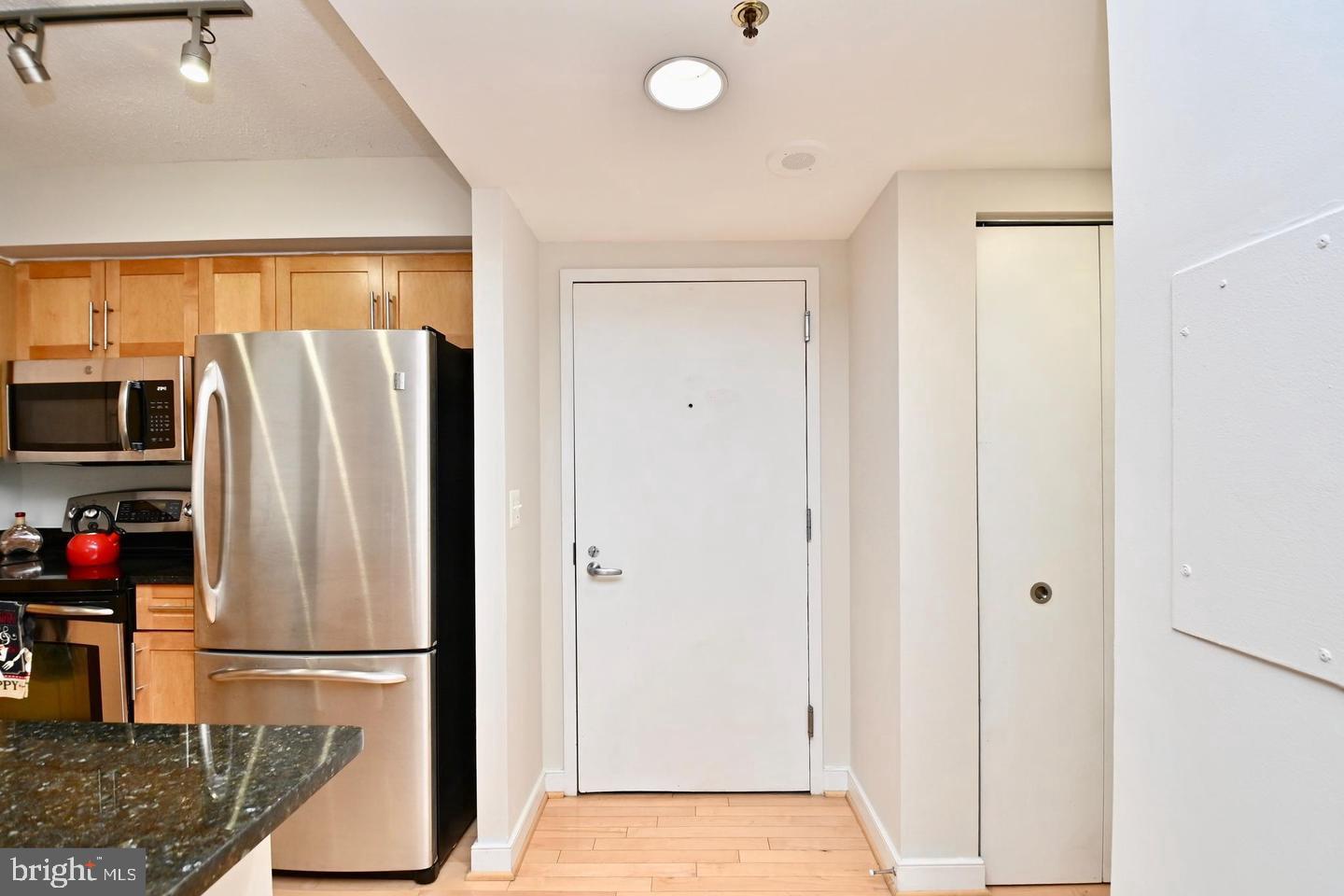 7500 Woodmont Ave #s712 Property Photo 7