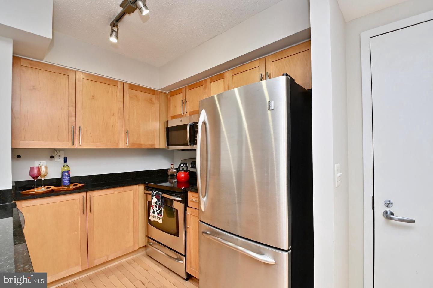 7500 Woodmont Ave #s712 Property Photo 11
