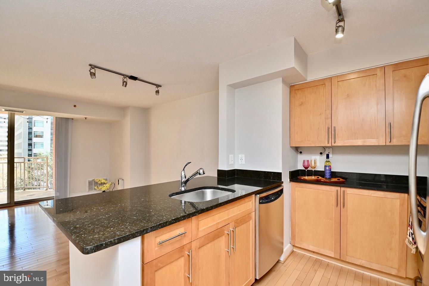 7500 Woodmont Ave #s712 Property Photo 12