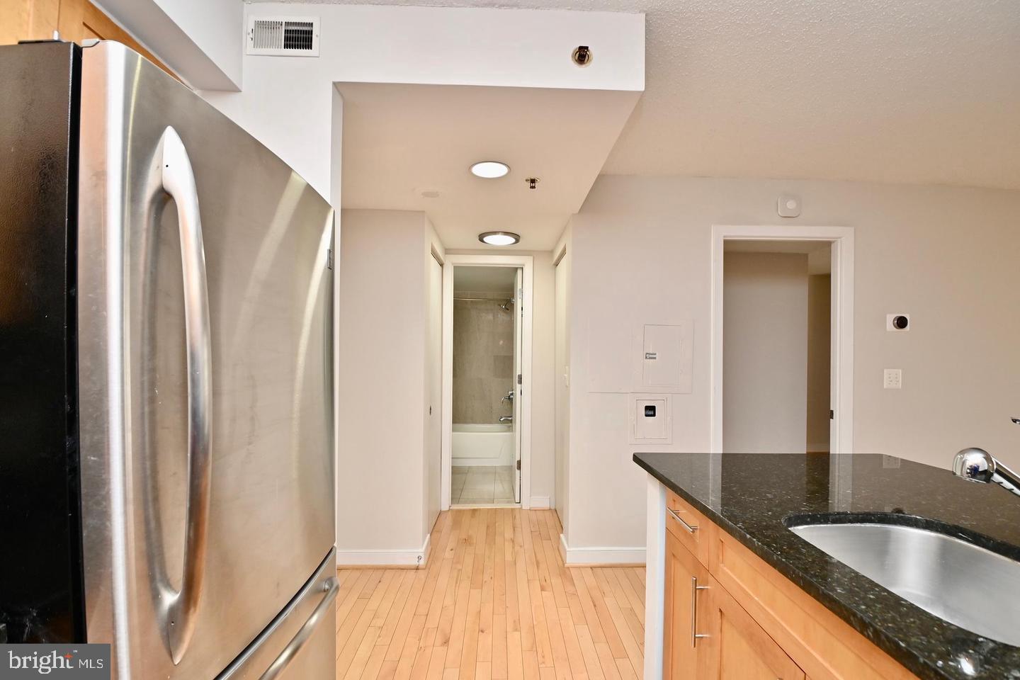 7500 Woodmont Ave #s712 Property Photo 13