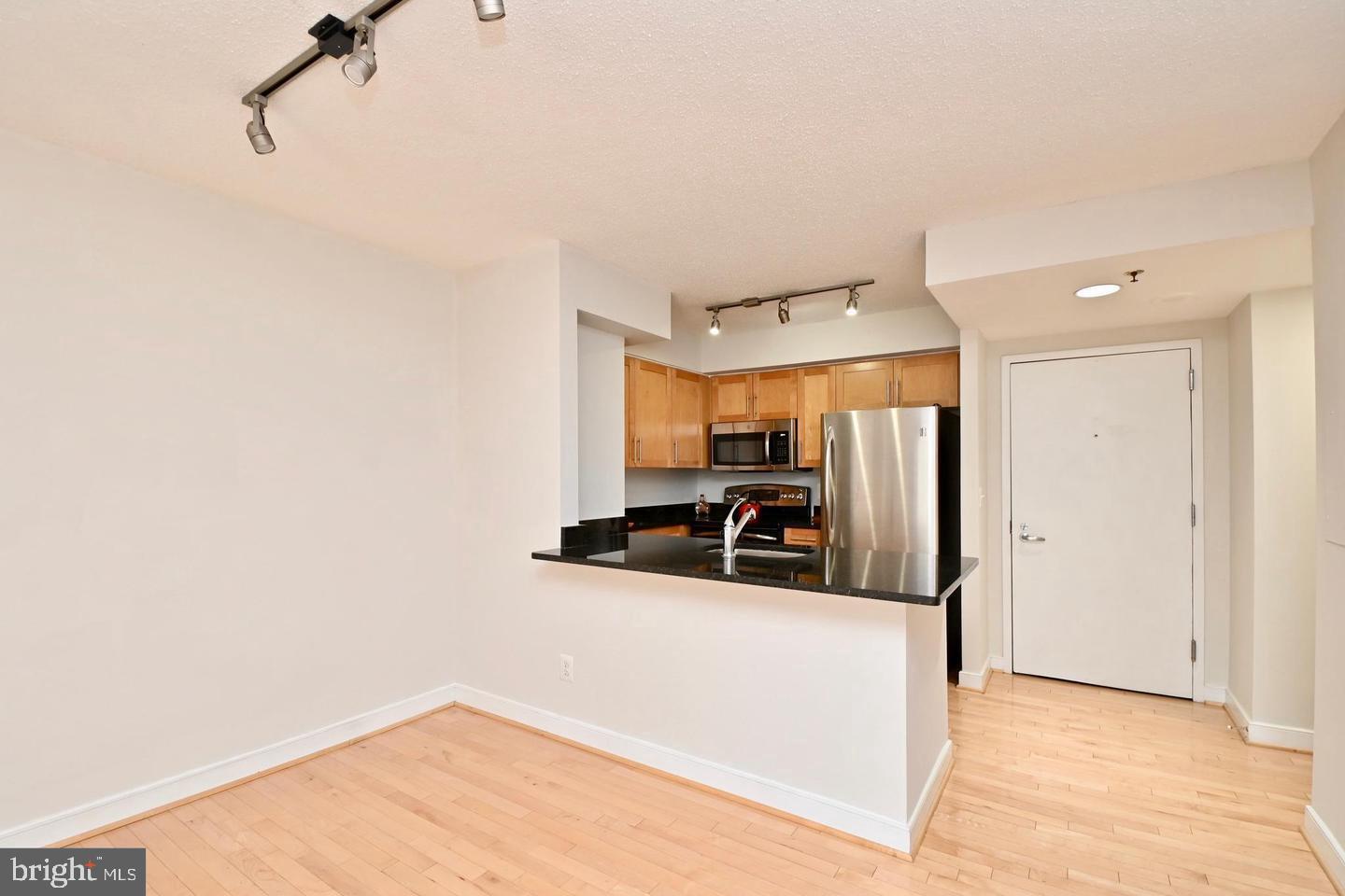 7500 Woodmont Ave #s712 Property Photo 15