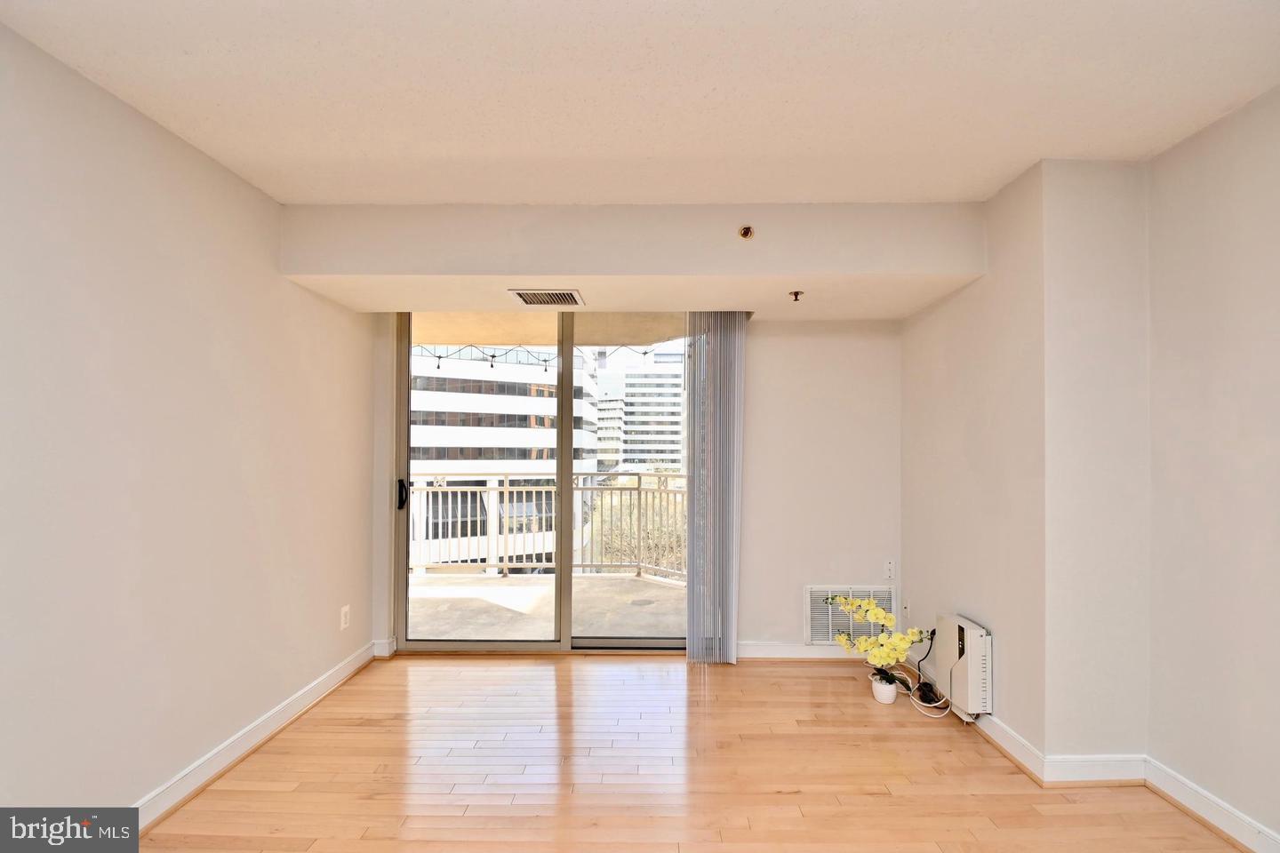 7500 Woodmont Ave #s712 Property Photo 16