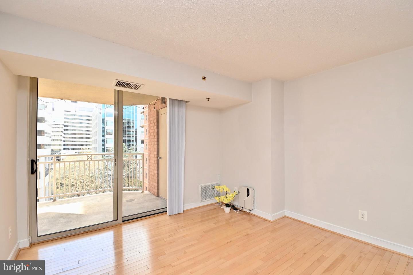 7500 Woodmont Ave #s712 Property Photo 17