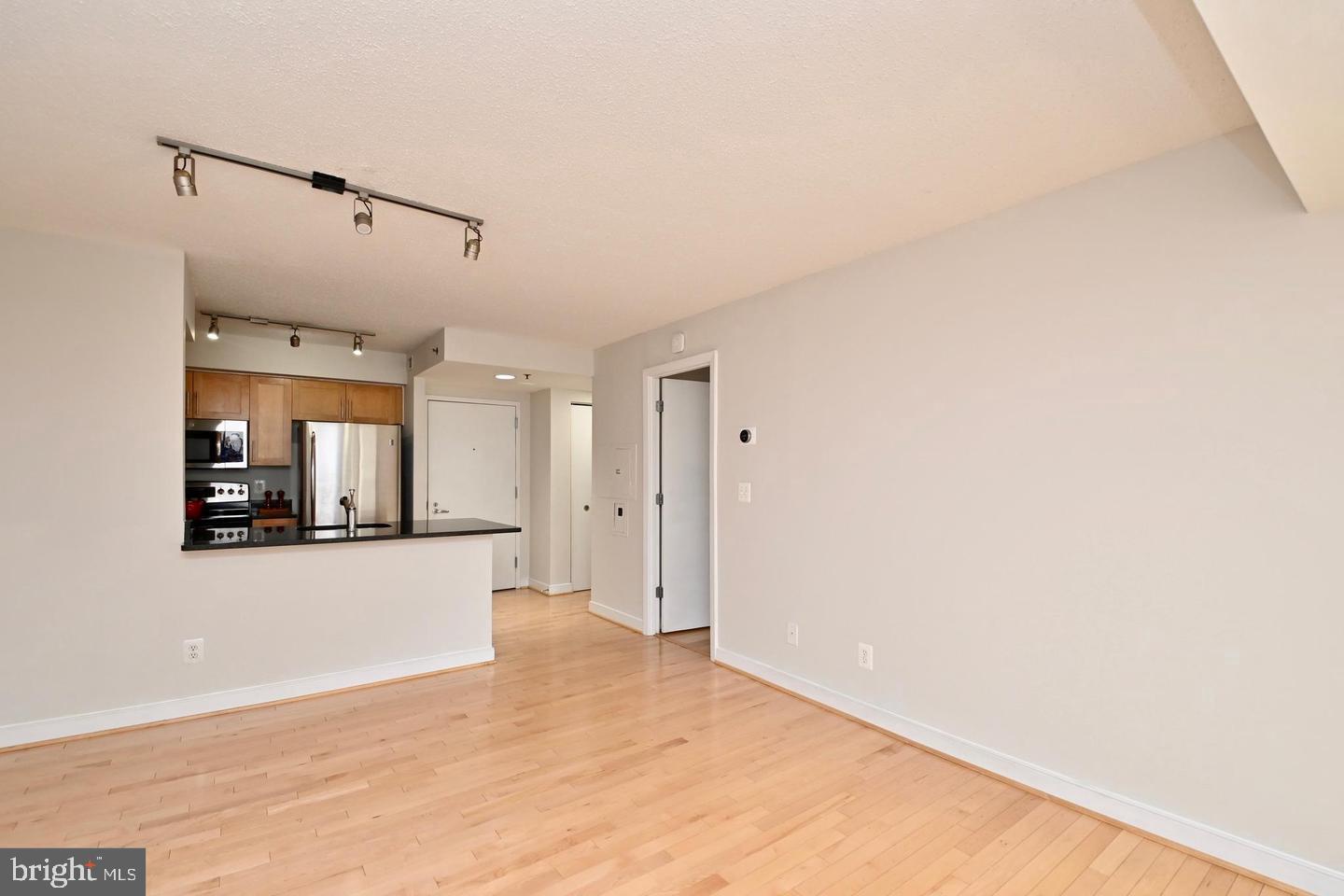 7500 Woodmont Ave #s712 Property Photo 18