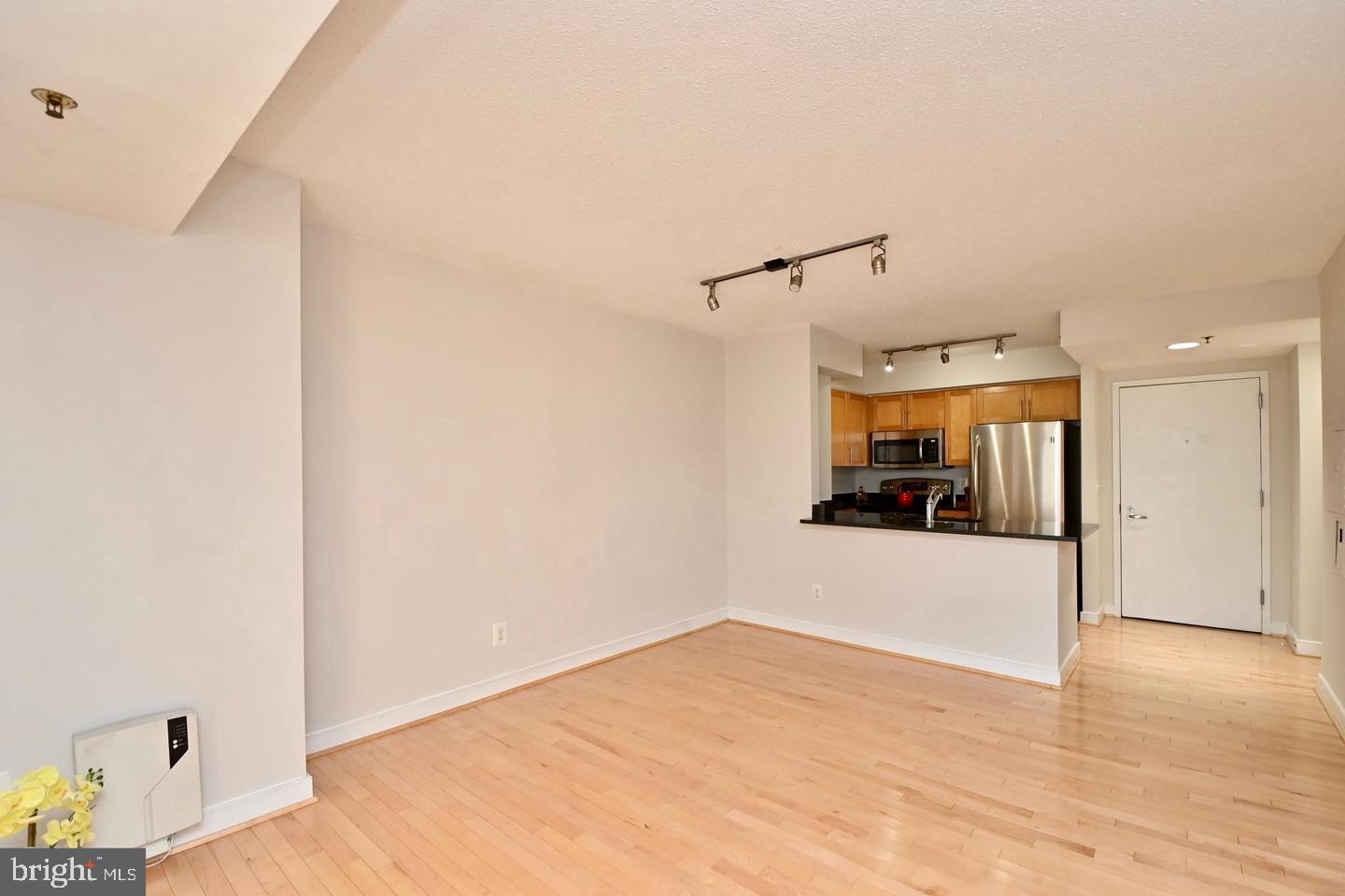 7500 Woodmont Ave #s712 Property Photo 20