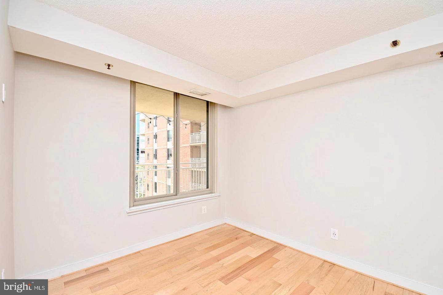7500 Woodmont Ave #s712 Property Photo 27