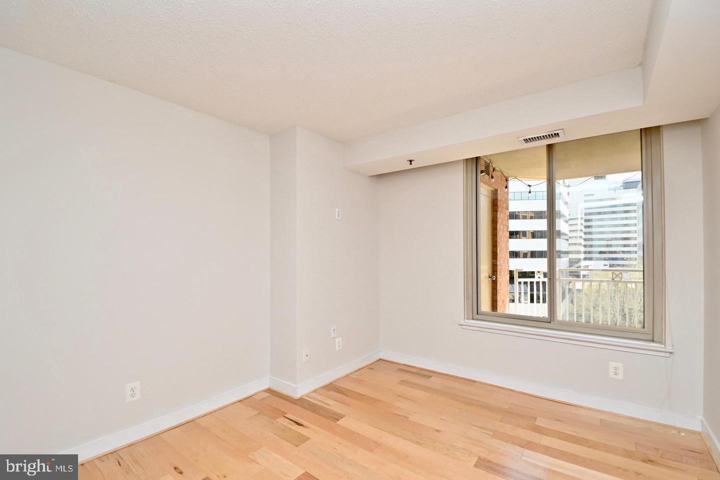 7500 Woodmont Ave #s712 Property Photo 29