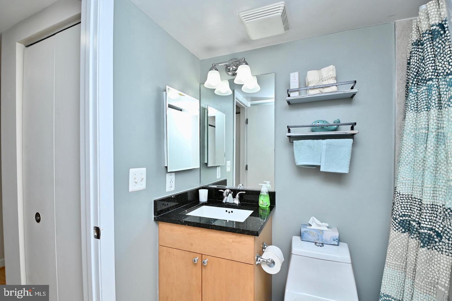 7500 Woodmont Ave #s712 Property Photo 33