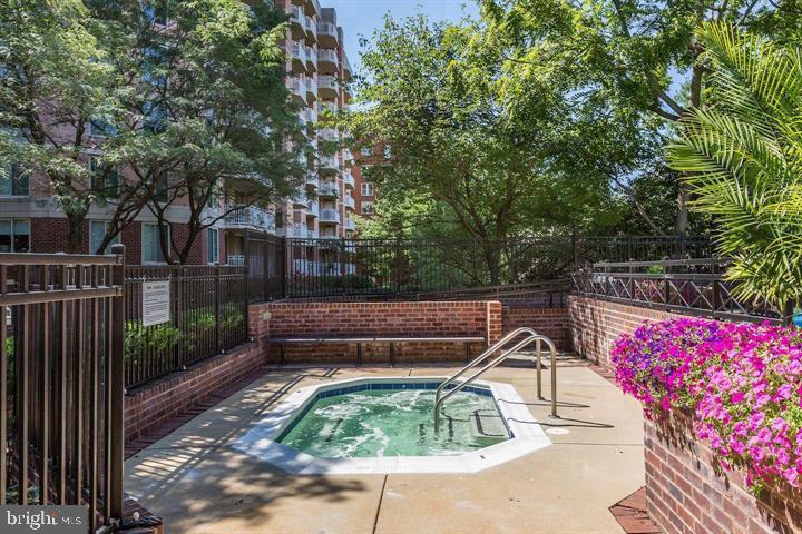7500 Woodmont Ave #s712 Property Photo 40
