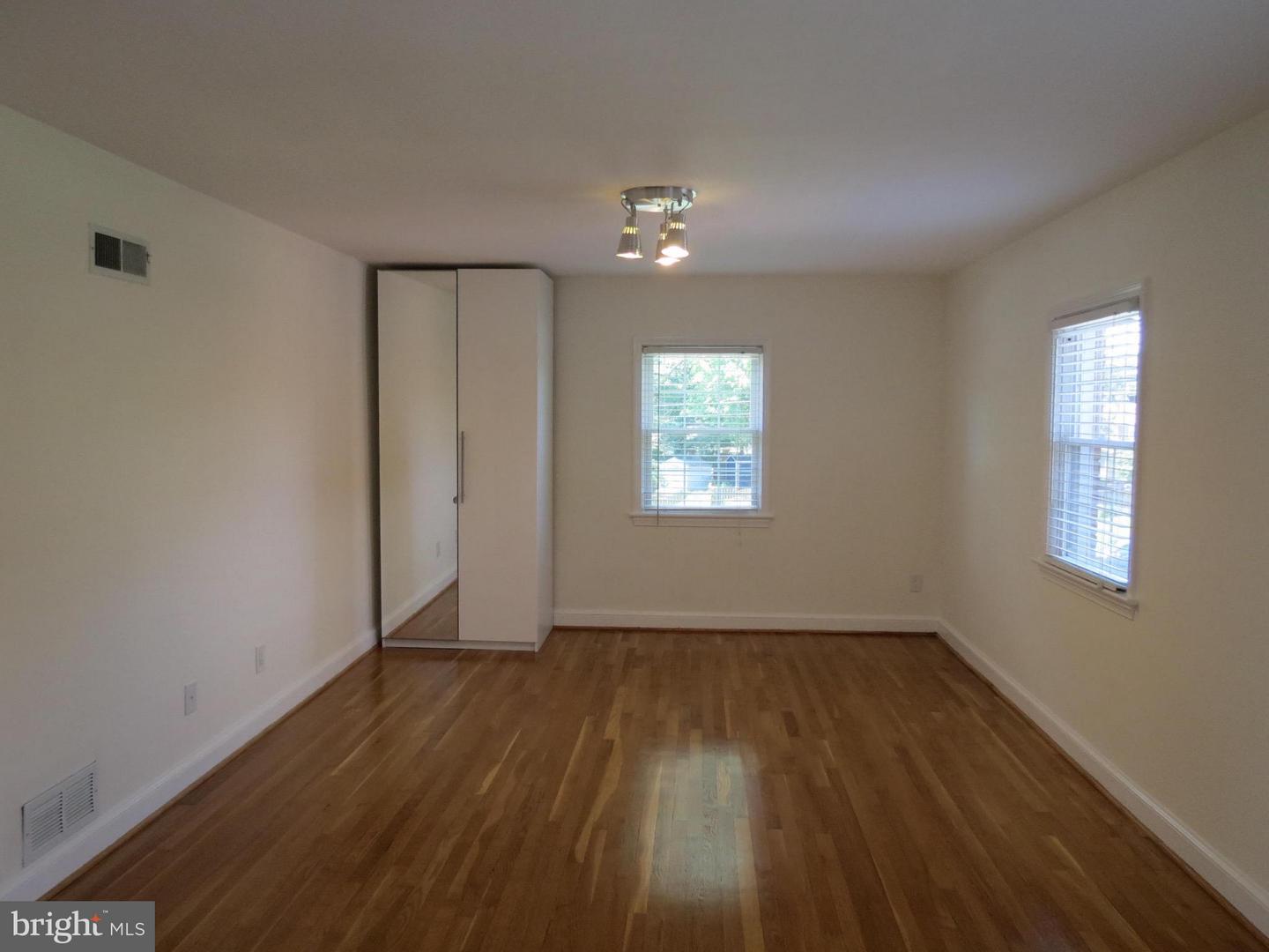 9603 Evergreen St Property Photo 9