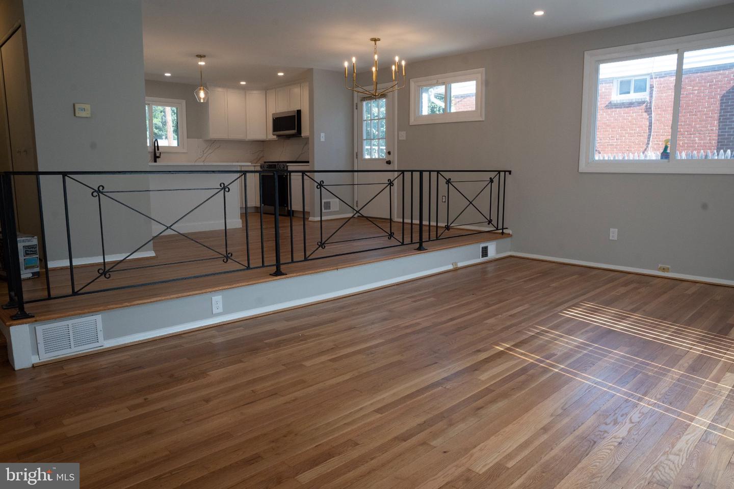 14117 London Ln Property Photo 6