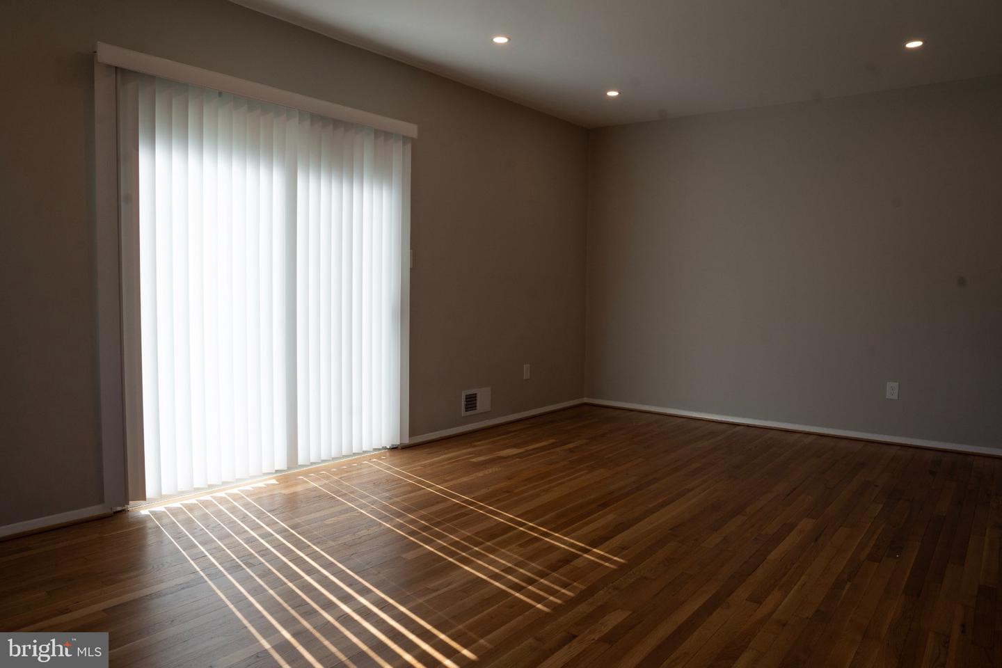 14117 London Ln Property Photo 7