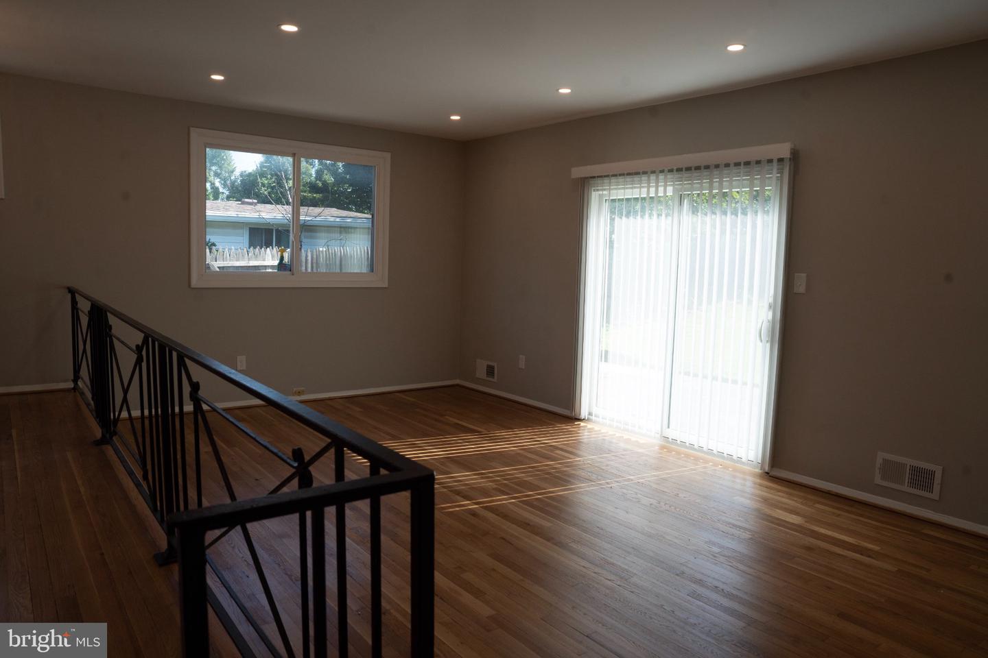 14117 London Ln Property Photo 8