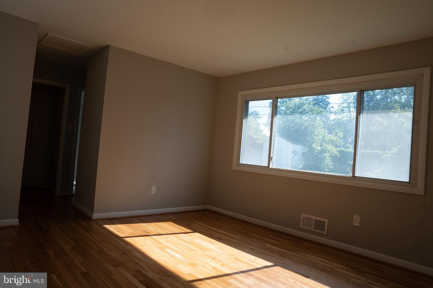 14117 London Ln Property Photo 10