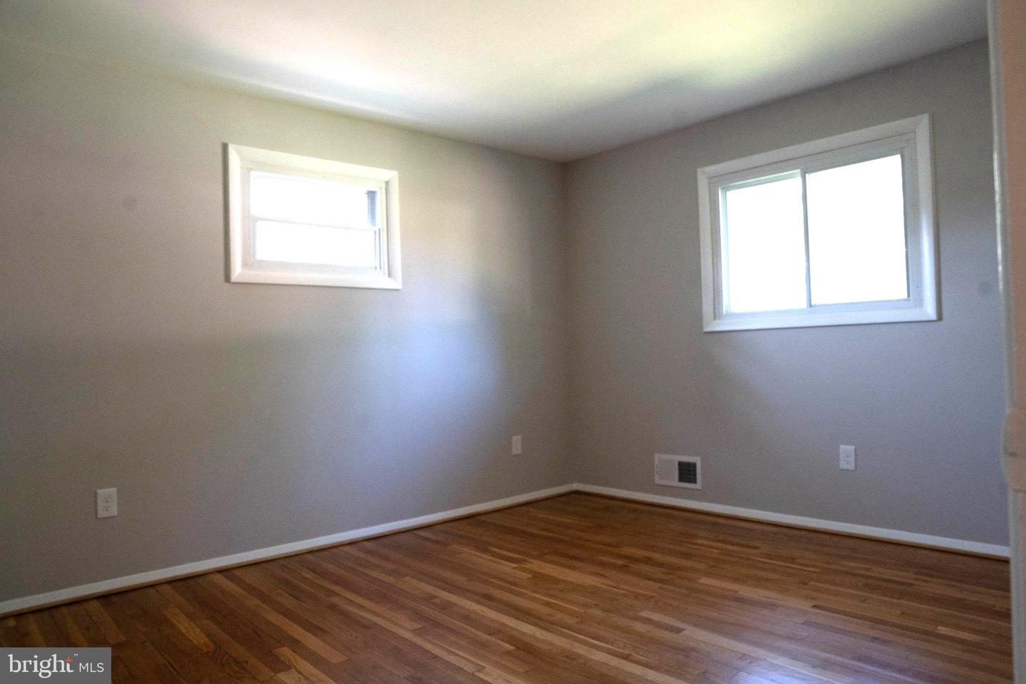 14117 London Ln Property Photo 14