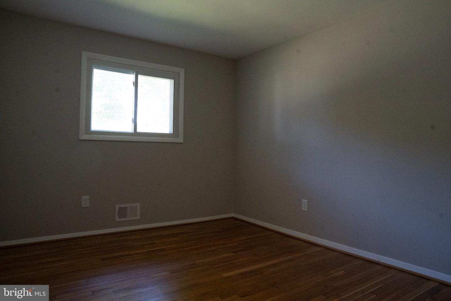 14117 London Ln Property Photo 16