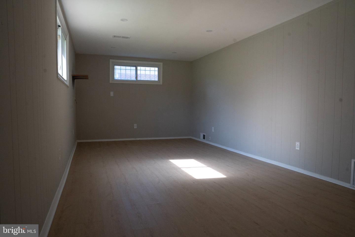 14117 London Ln Property Photo 19