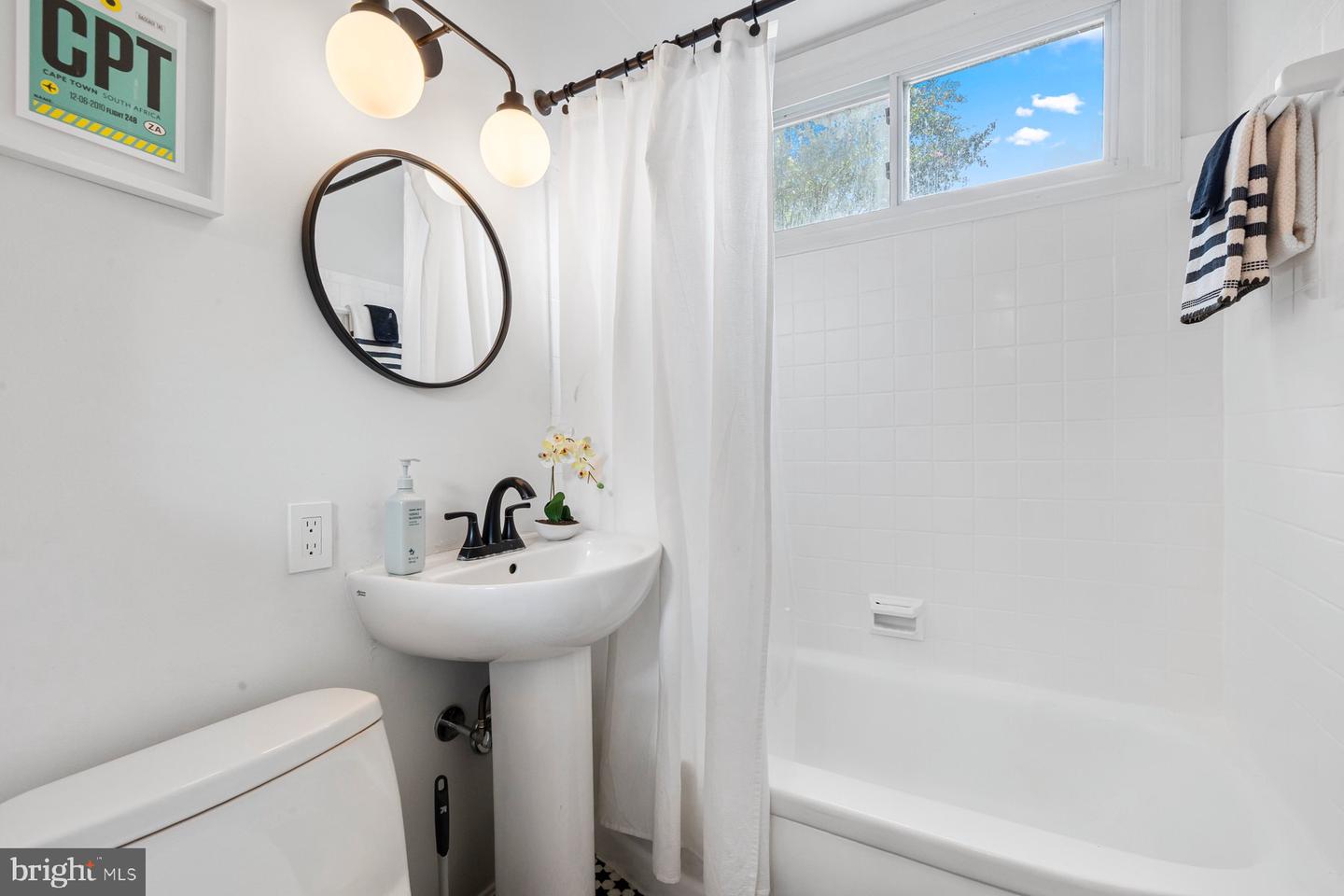 4100 Spruell Dr Property Photo 13