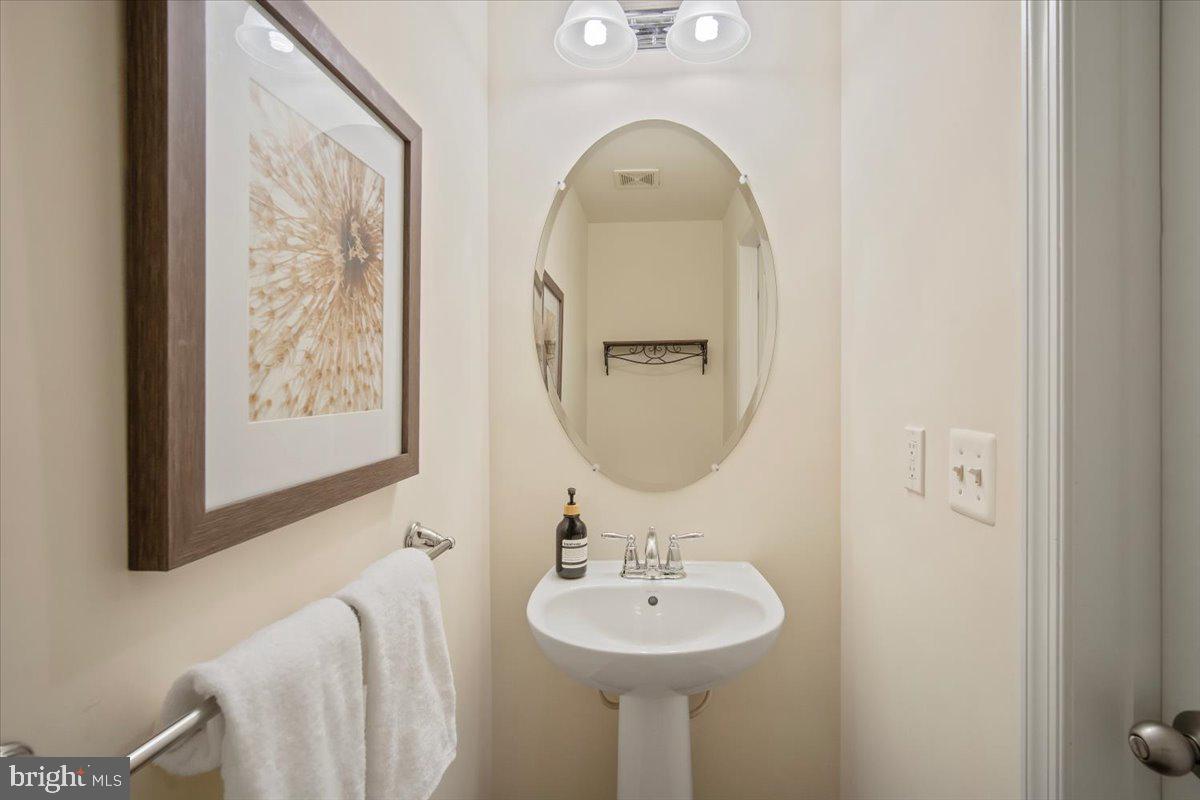 13233 Guilford Run Ln Property Photo 4