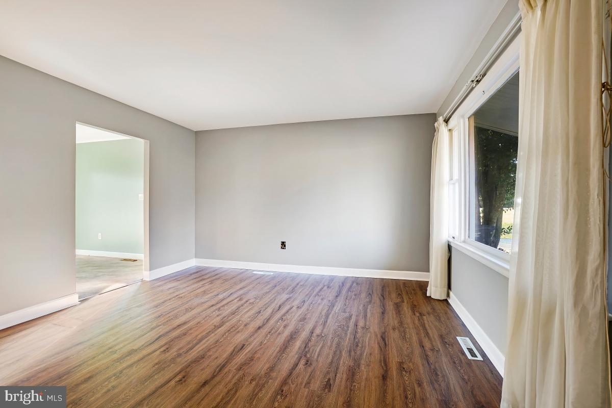 12316 Fountain Dr Property Photo 3
