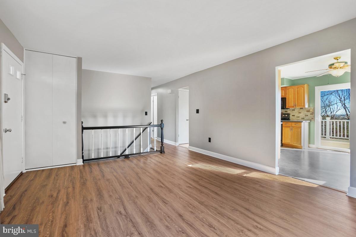 12316 Fountain Dr Property Photo 6
