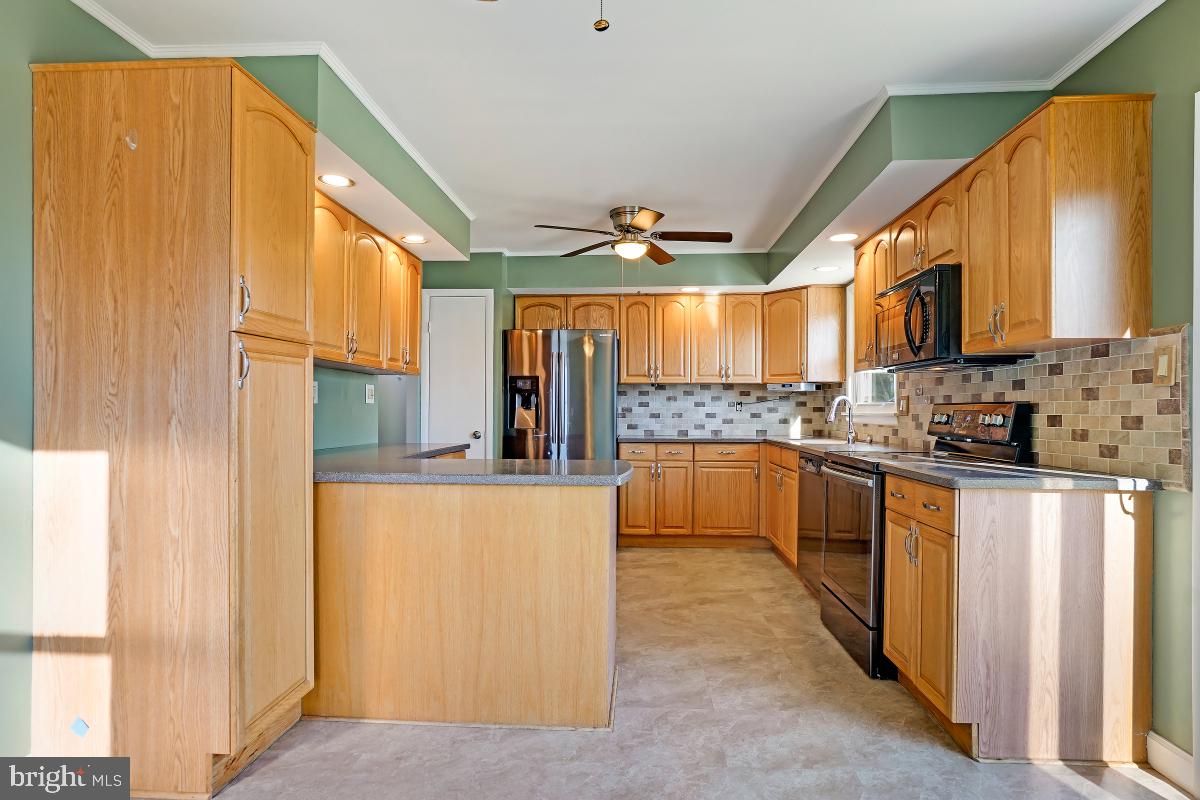 12316 Fountain Dr Property Photo 9