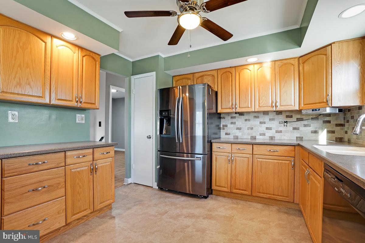 12316 Fountain Dr Property Photo 10
