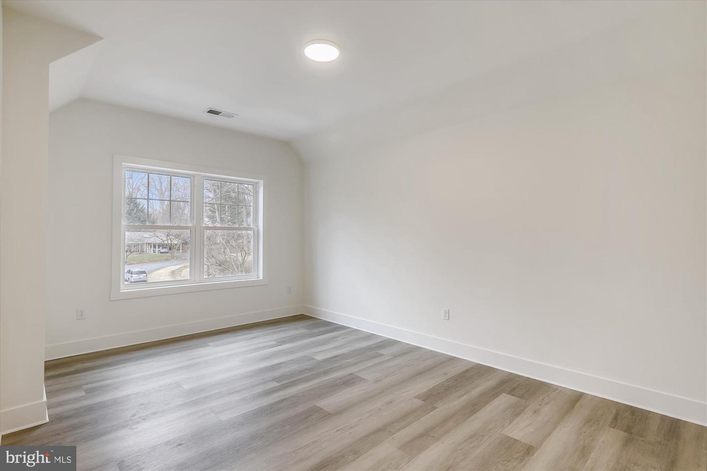 MDMC2249032 Property Photo 34