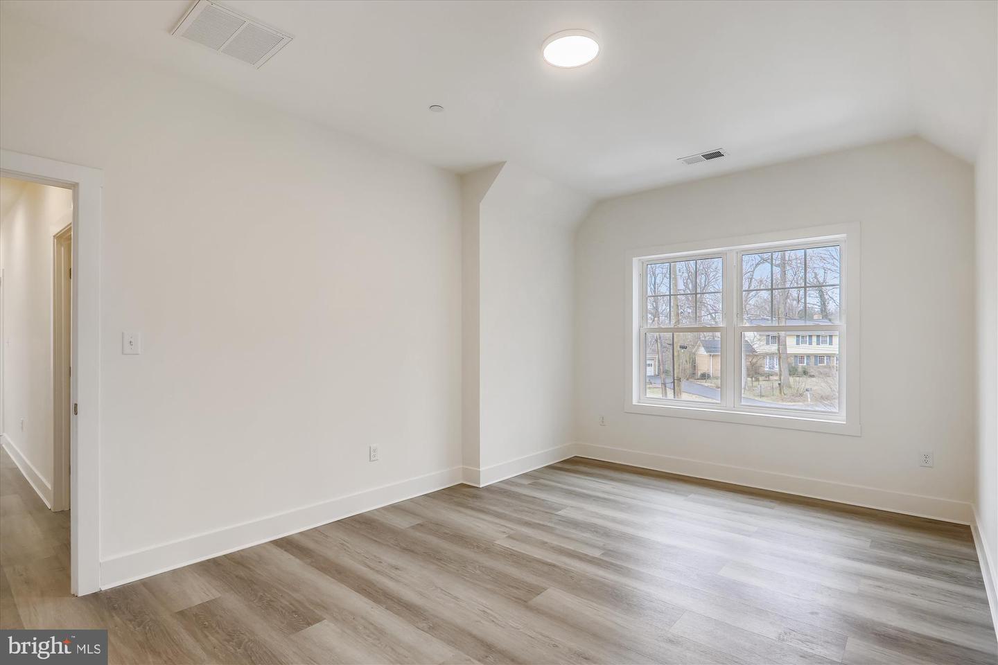 MDMC2249032 Property Photo 35