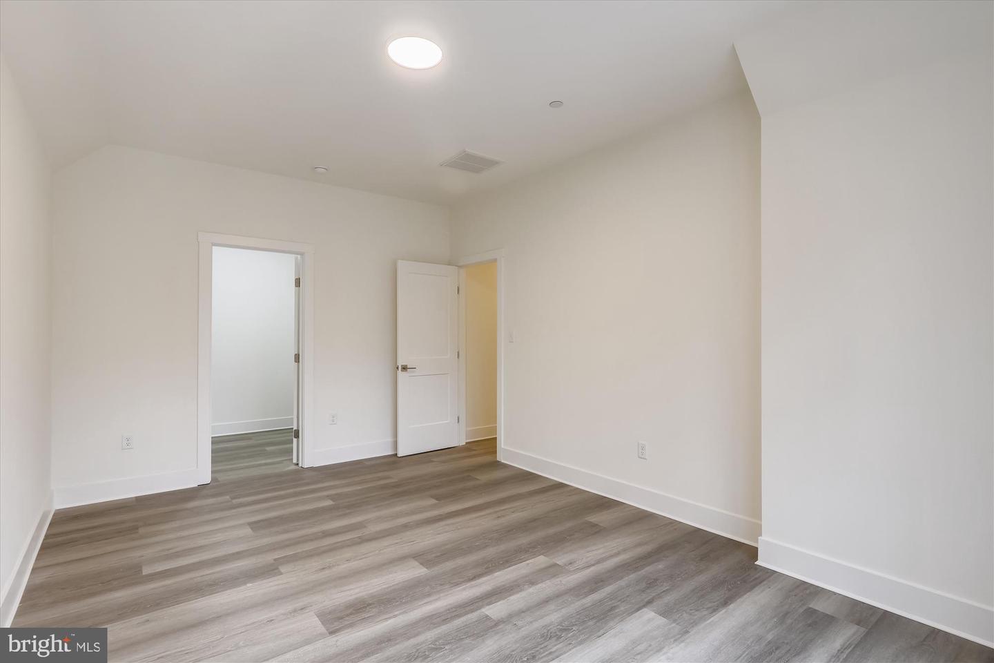 MDMC2249032 Property Photo 37