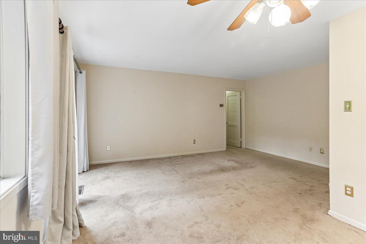 10512 Weymouth St #203 Property Photo 8