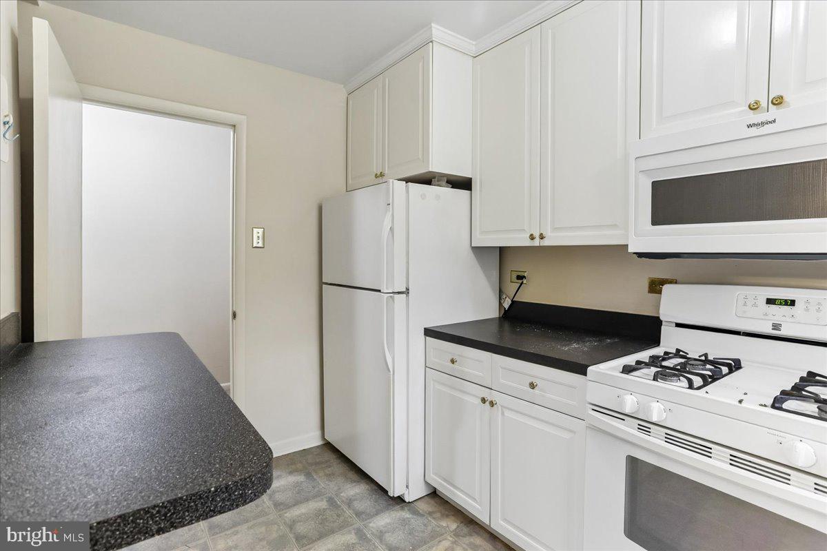 10512 Weymouth St #203 Property Photo 11