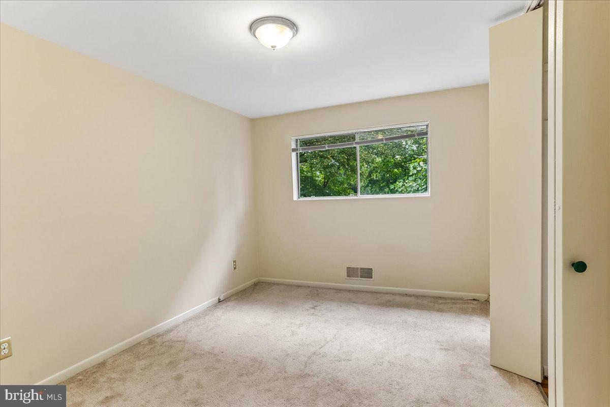 10512 Weymouth St #203 Property Photo 13