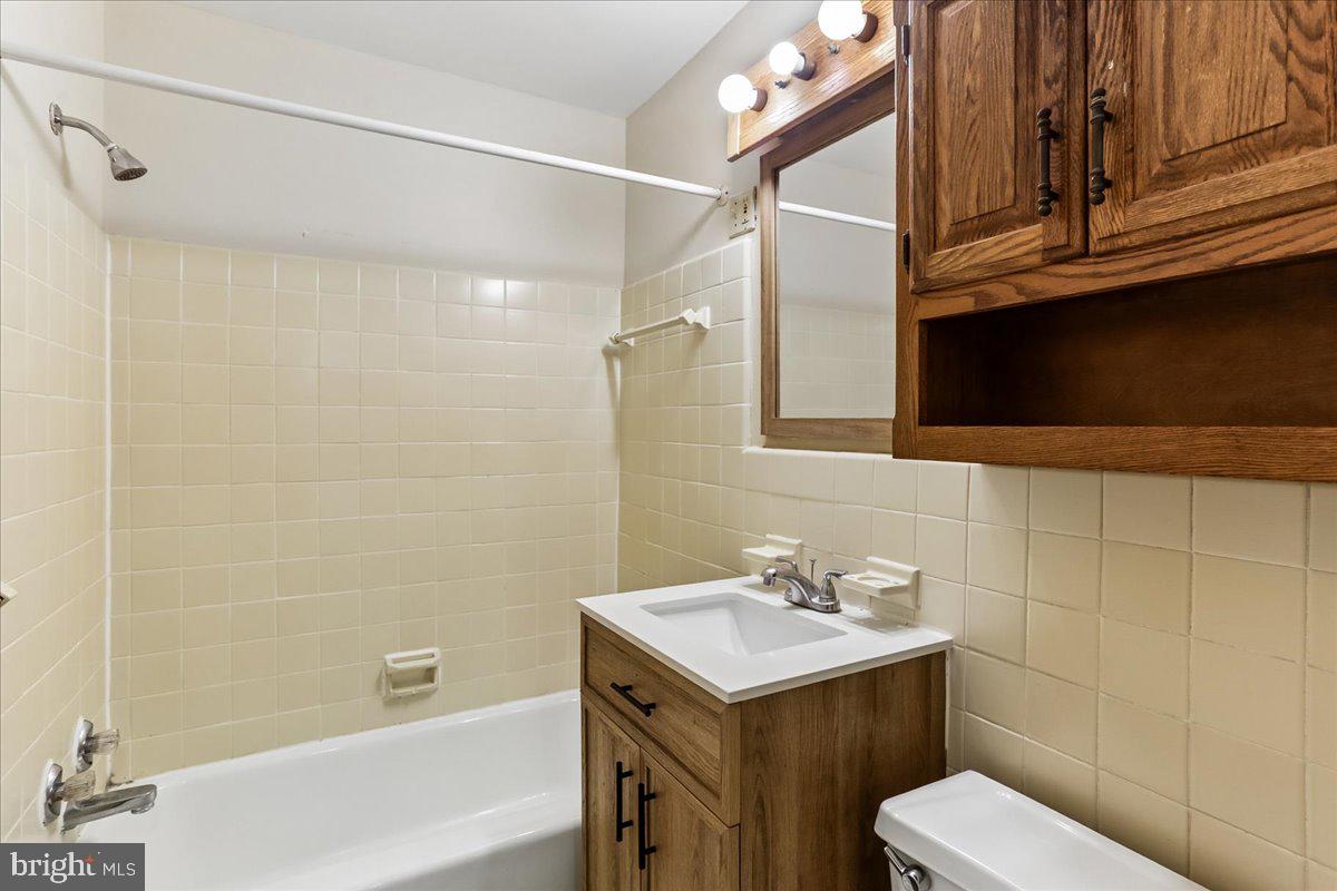 10512 Weymouth St #203 Property Photo 17