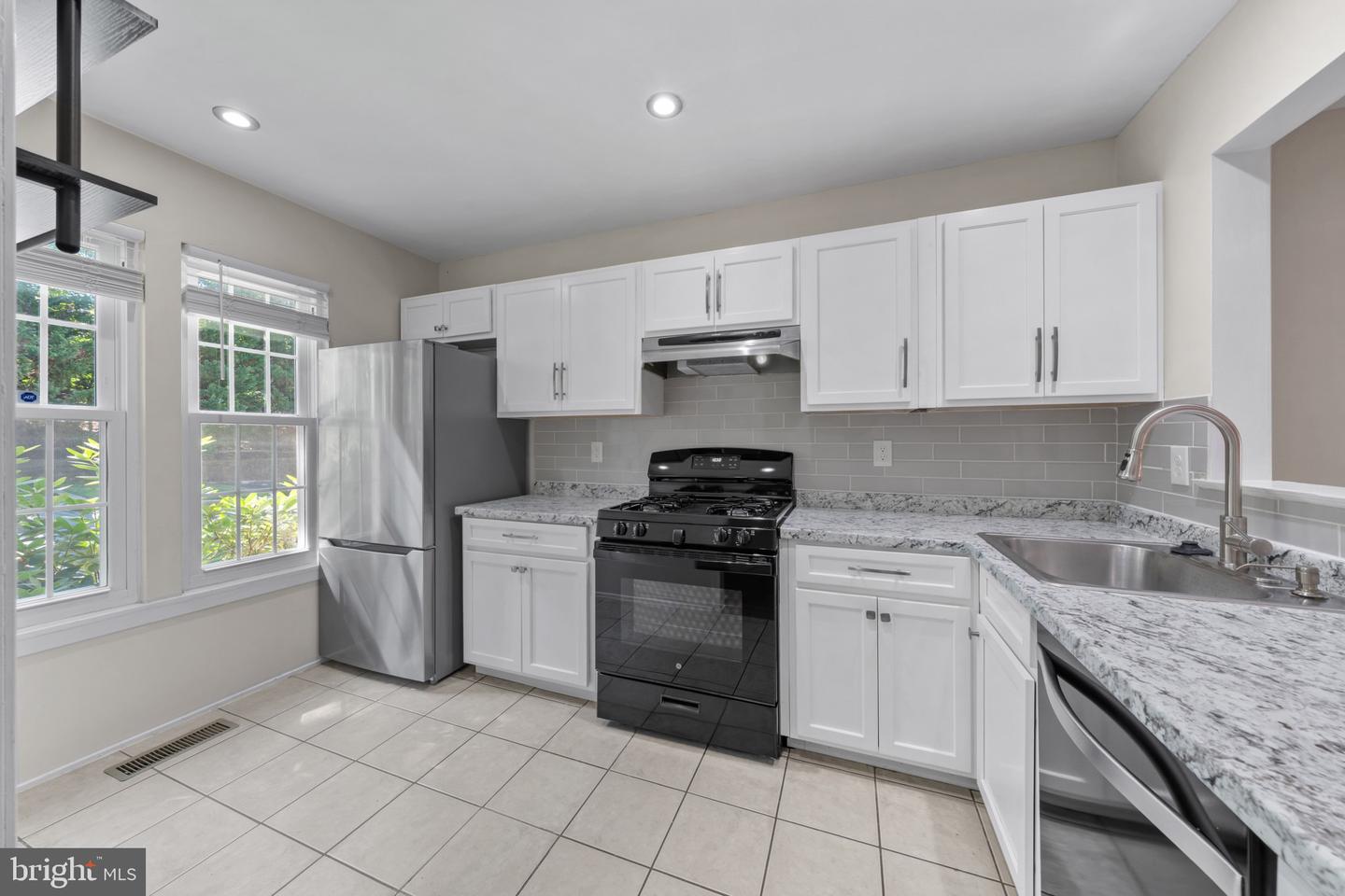 14246 Long Green Dr Property Photo 4