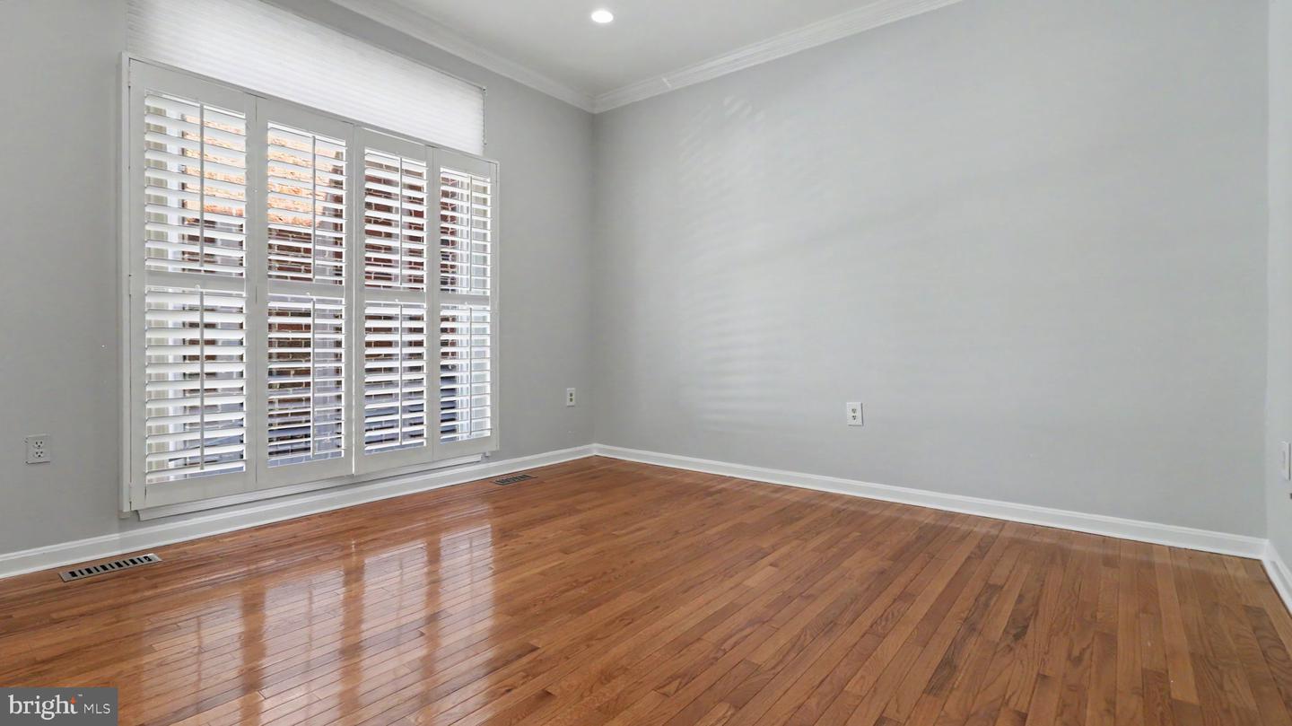 1106 Arcola Ave Property Photo 6